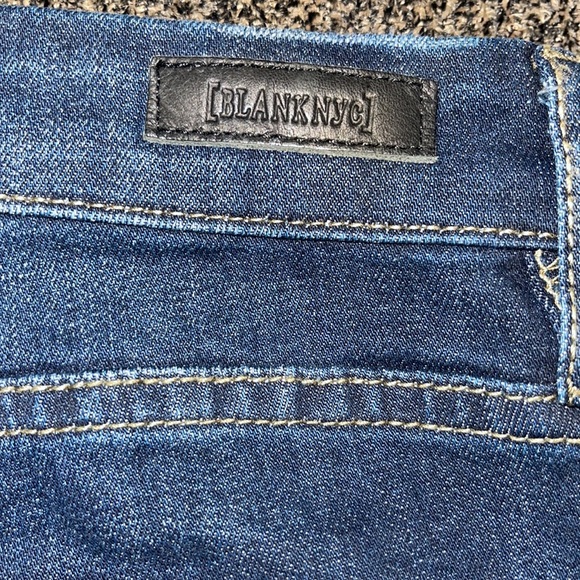 BLANKNYC FITTED FLARED RAW HEM JEANS. NEW WITH TAGS Size 26. - Picture 12 of 16